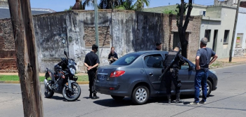 Chocaron un auto y una moto en Lorenzo Moreno y San Juan