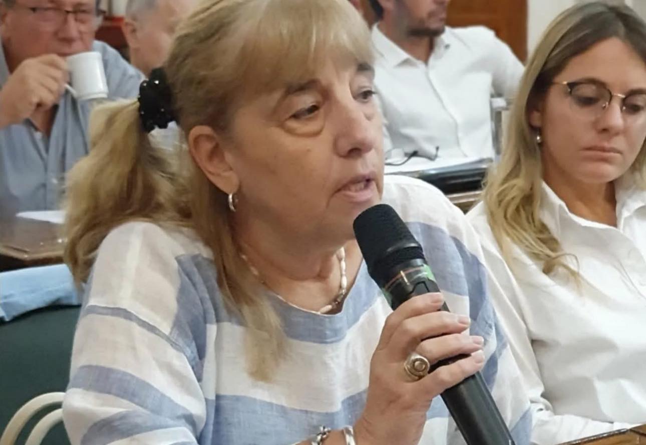 De la controversia a la renuncia: El caso Paladino y la usurpación de una banca