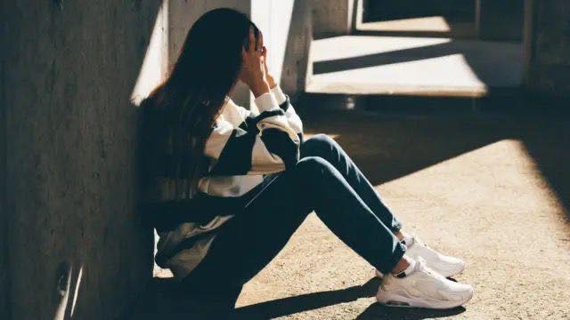 Una adolescente intentó  autolesionarse dentro de una escuela