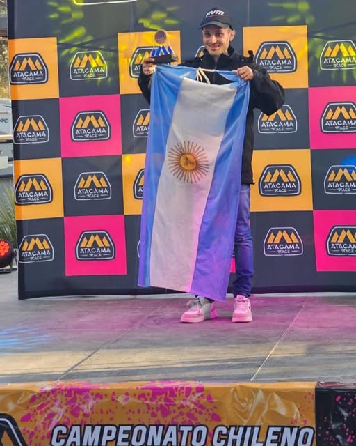 Joaquín Debeljuh, en el podio del Latinoamericano de Rally Raid