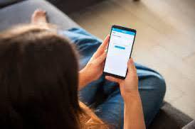 Le sustrajeron $248.000 tras  recibir un llamado por WhatsApp
