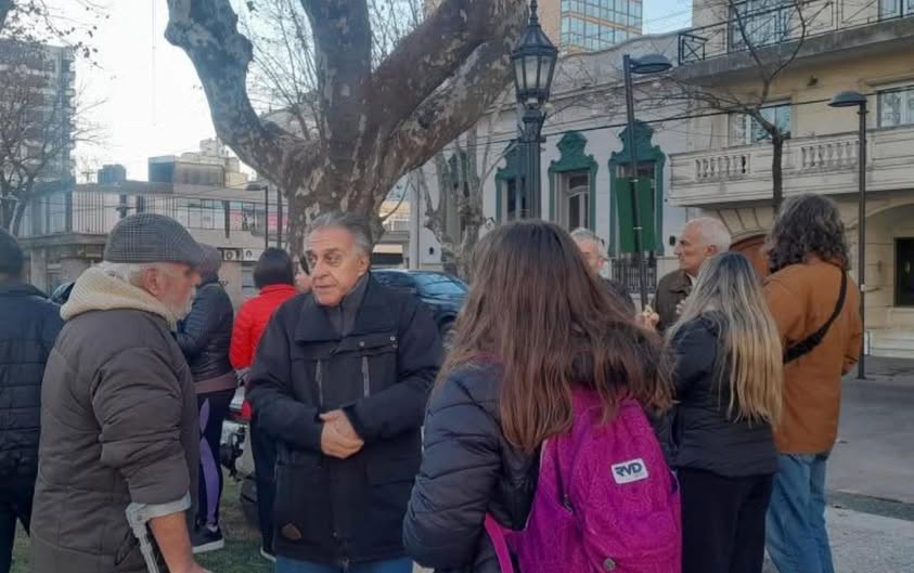 Pitrola dijo en Pergamino : Milei en la cuerda floja económica y social, mientras Kicillof se dedica a explicar el negociado de Eskenazi