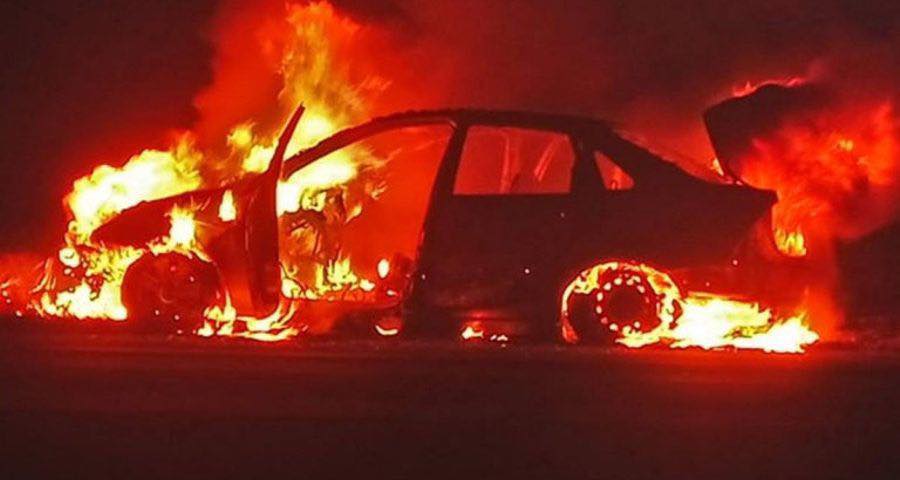 Le incendió un auto a su vecinos y desató una 'guerra' entre familias 