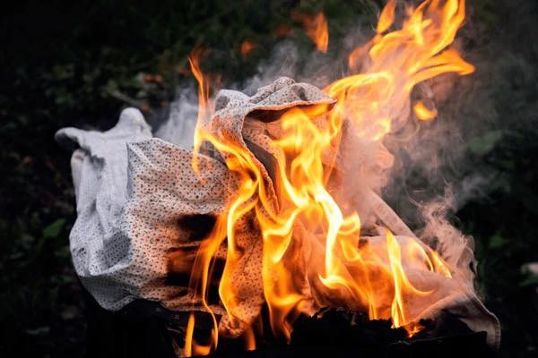 Violento caso de usurpación:  golpearon a un menor y le  incendiaron sus pertenencias