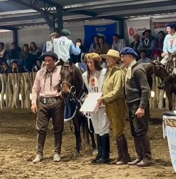 Indiana Unanue brilló en  la competencia 'Bien  Montados' en Lincoln