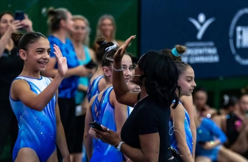 Catalina Curini, la pequeña gimnasta que entrenó con una leyenda del deporte mundial