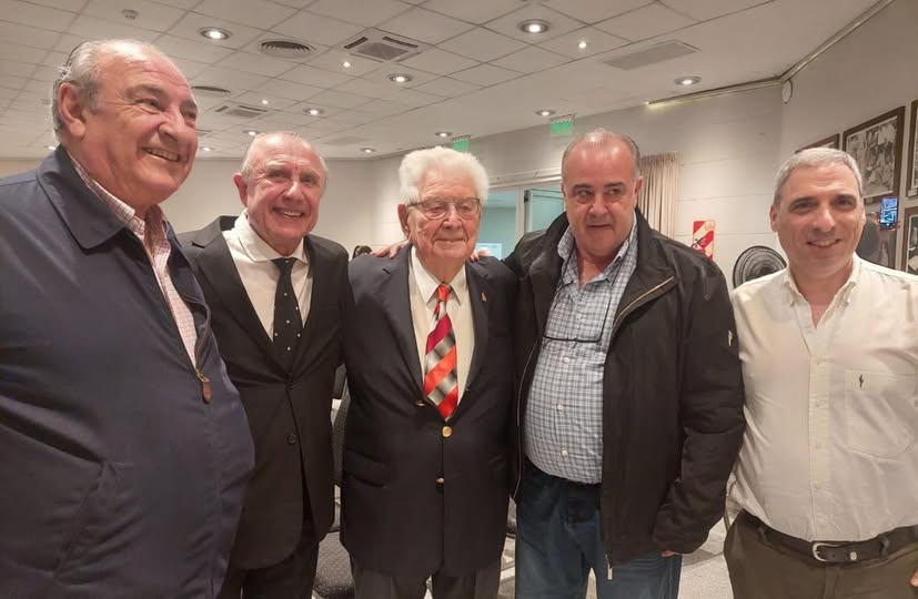 Pergaminenses en el acto que distinguió a Ignomiriello como Personalidad Destacada de la Provincia 