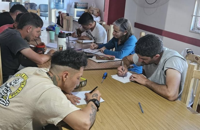 La escritura como libertad:  el Taller de Literatura  de la Granja San Camilo