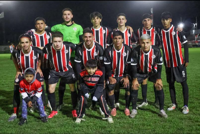 Racing goleó y se afirma en el Regional Amateur