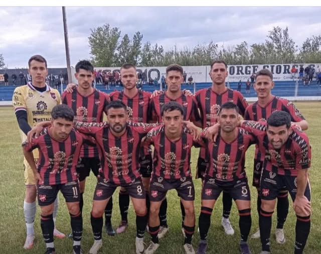 Douglas empató y clasificó a la siguiente instancia de la Reválida del Federal A