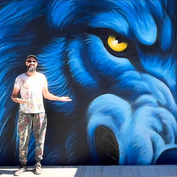 Un mural Berna Calabia llena de  vida al club Gimnasia y Esgrima