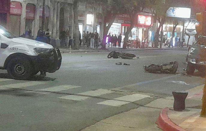 Un hombre debió ser hospitalizado luego de un choque de motos en Avenida de Mayo y San Nicolás 