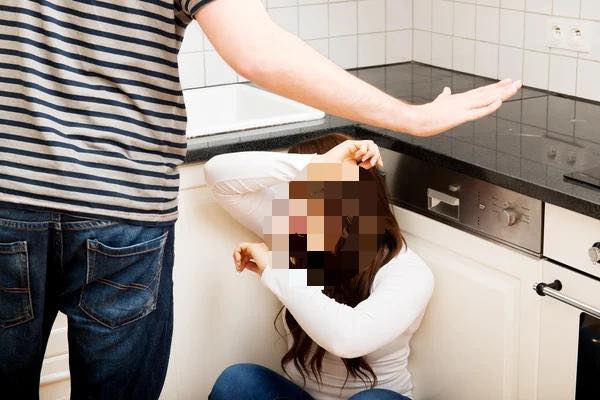 Una mujer en peligro por una crisis psiquiátrica de su hijo 