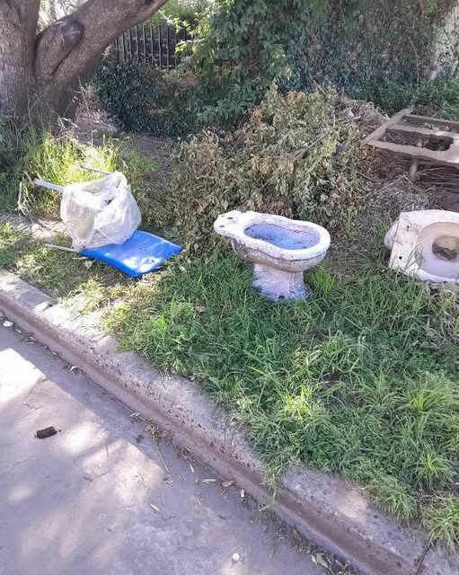 Reclamo vecinal por un  terreno baldío convertido  en basural en Barrio Trocha