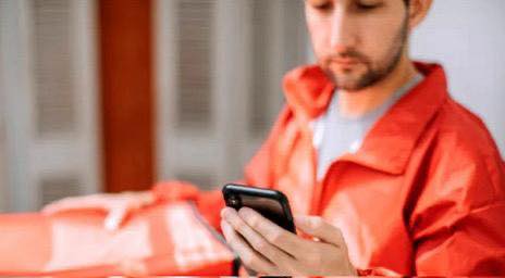 Crece el trabajo en apps de delivery: ingresos más altos que asalariados, pero con alta precarización