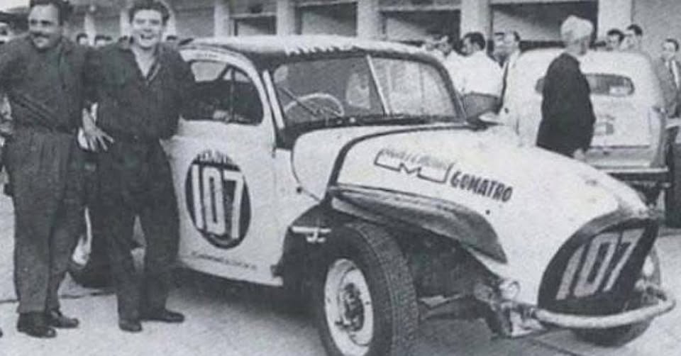 Se cumplen 62 años,  un apellido, un joven de Arrecifes, se convertiría en sinónimo de automovilismo. Debut de Rubén Luis Di Palma. 