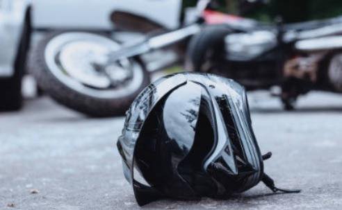 Un motociclista de 33  años sufrió una fractura  tras caer en la vía pública