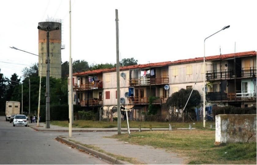 Una vecina ingresó por la fuerza  a un departamento, agredió a tres  mujeres y efectuó disparos al aire