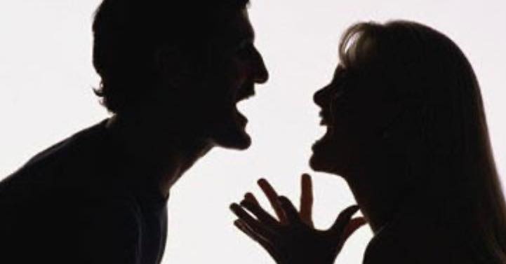 Fue a visitar a su padre y  encontró a su sobrino borracho  rompiendo elementos de la casa