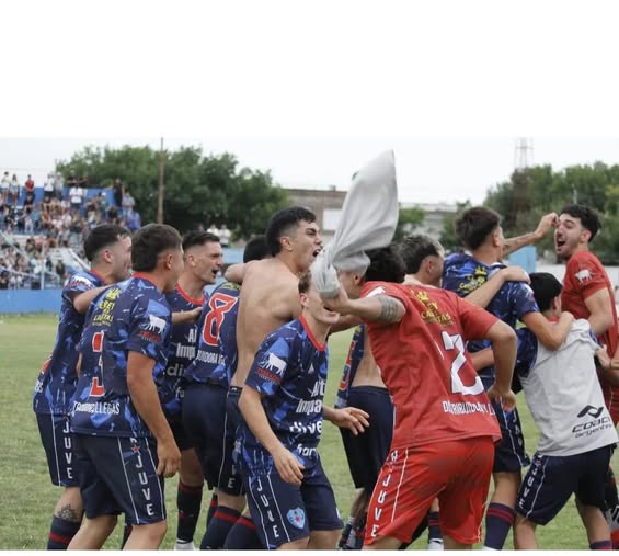 El fútbol pergaminense y una  década 'pintada de Celeste'