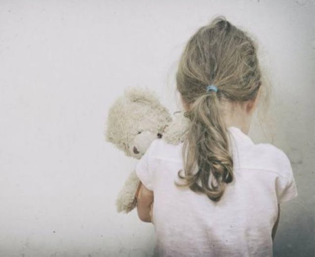 Una nena fue a dormir a la casa  de su amiguita y el hermano de  18 años habría abusado de ella