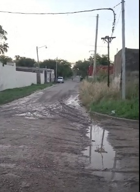 Crece el enojo de vecinos por  la falta de terminación de  obras en Champagnat y Merlino