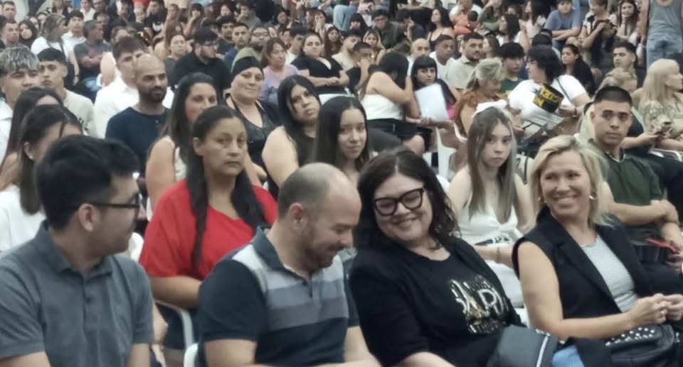 Más de 180 egresados del Plan Fines recibieron sus diplomas