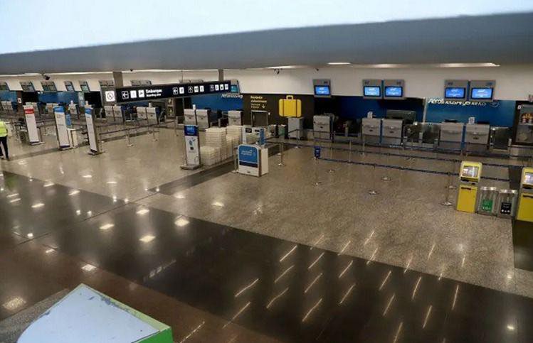Arrancó el paro de controladores aéreos y miles de pasajeros se ven afectados.
