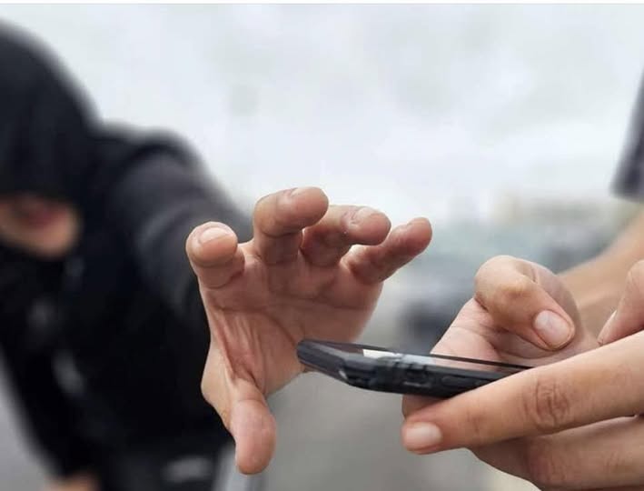 Robo en la madrugada: dos menores fueron amenazados y despojados de sus teléfonos
