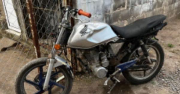 Hallaron una motocicleta robada  horas antes en Avenida y 9 de Julio