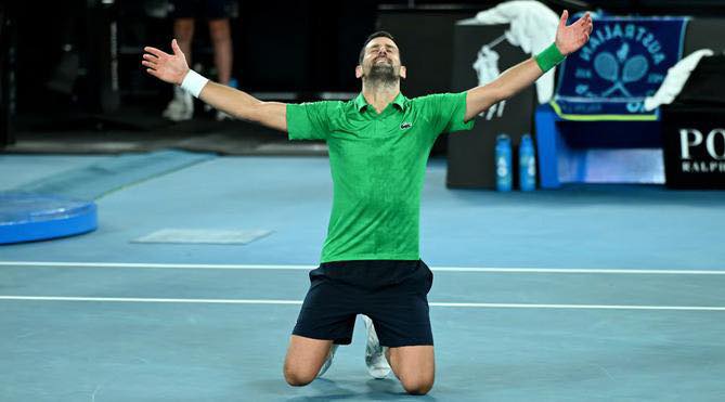 Djokovic le ganó a Sinner e irá por su undécimo título del Abierto de Australia ante Alcaraz