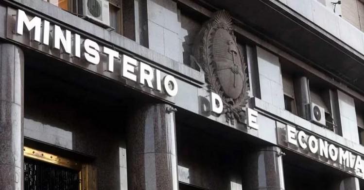 El Gobierno debe pagar al FMI  este lunes USD 878 millones