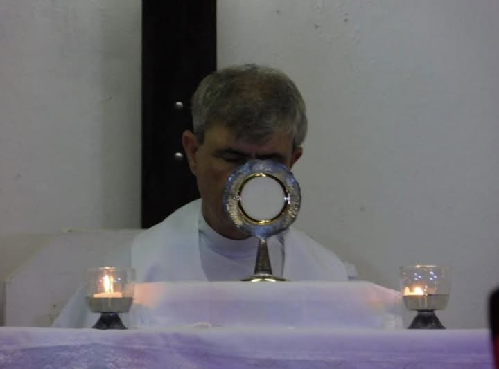 El Obispado de San Nicolás informó que el padre Omar Albado dejó el ministerio presbiteral