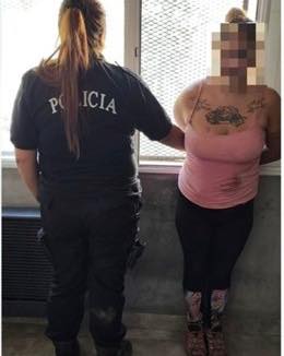 Intentó entrar por la fuerza a una casa y terminó detenida tras agredir a la Policía