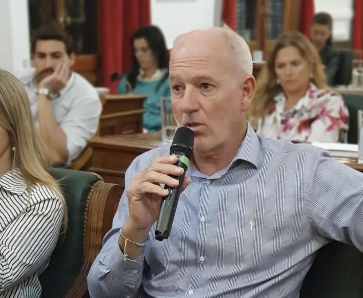 Concejales en debate en febrero