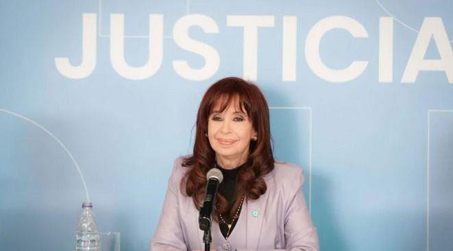 Causa Vialidad: los fiscales pidieron  decomisar el departamento  donde CFK cumple prisión domiciliaria