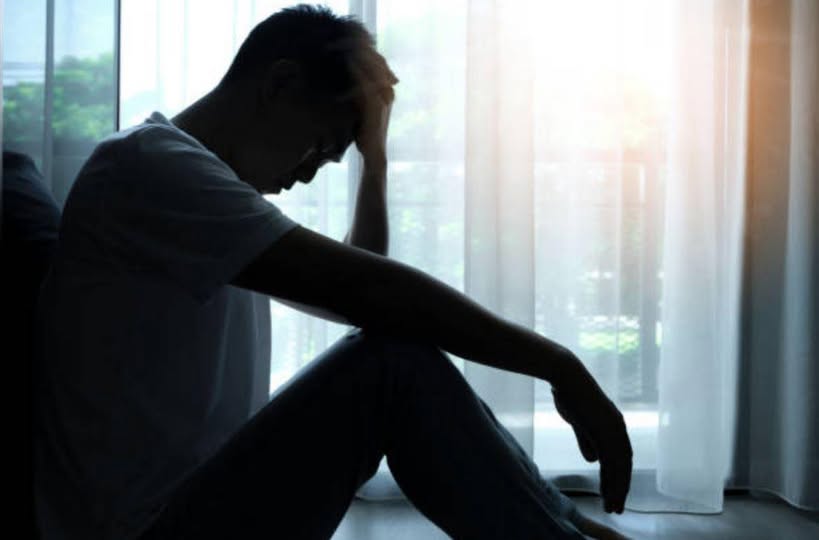 Lo amenazaron con denunciarlo si no autorizaba la salida del país de su hija