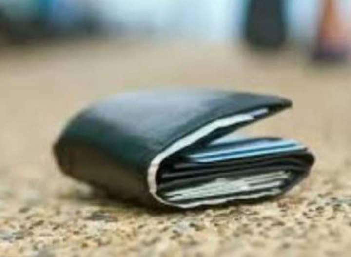 Quiere encontrar a la pareja de jóvenes pergaminense que le devolvió mucho más que una billetera