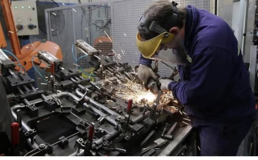 Economía cerró 2025 con crecimiento anual pero con altas probabilidades de desaceleración