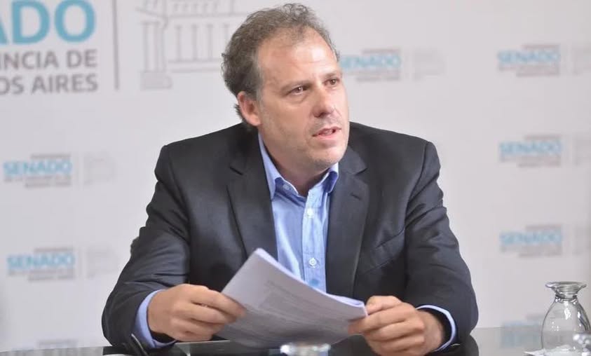 'Palabras de oro, hechos de barro'