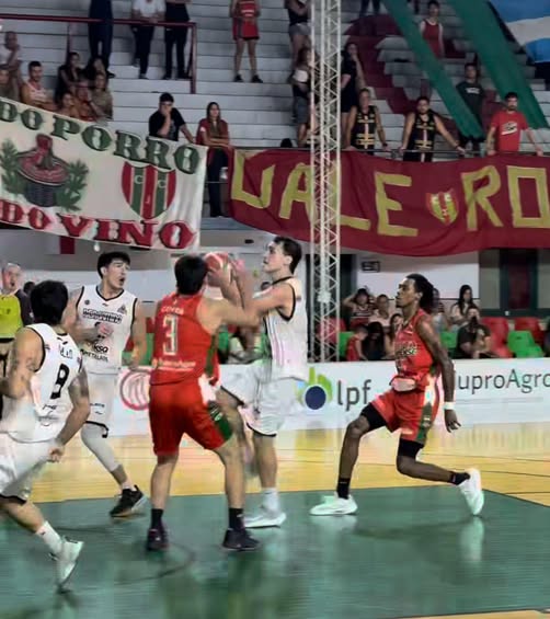 Pergamino Básquet lamentablemente coquetea con el descenso luego de una durísima caída en Junín