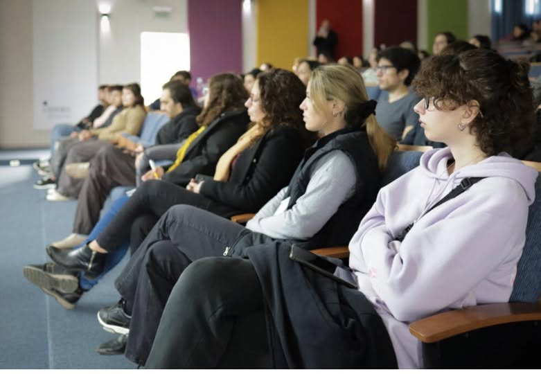 Seguridad vial: la importancia de las charlas obligatorias y el paso a paso para obtener la licencia de conducir