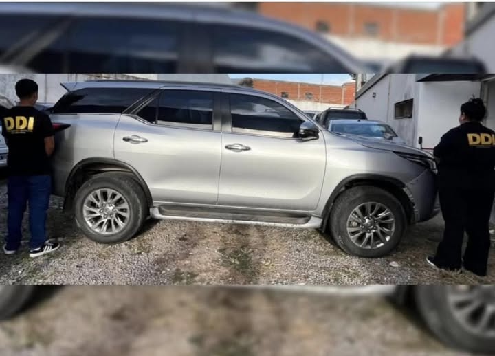 Detienen a un hombre que circulaba en una camioneta robada y con patentes adulteradas