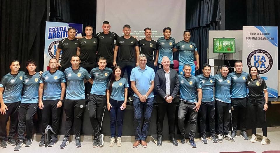 Récord histórico de aspirantes: más de 50 jóvenes iniciaron el curso de árbitros en Pergamino