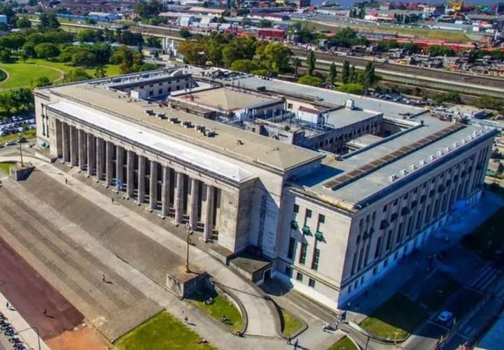 Orgullo académico: la UBA mete cinco carreras en la élite mundial