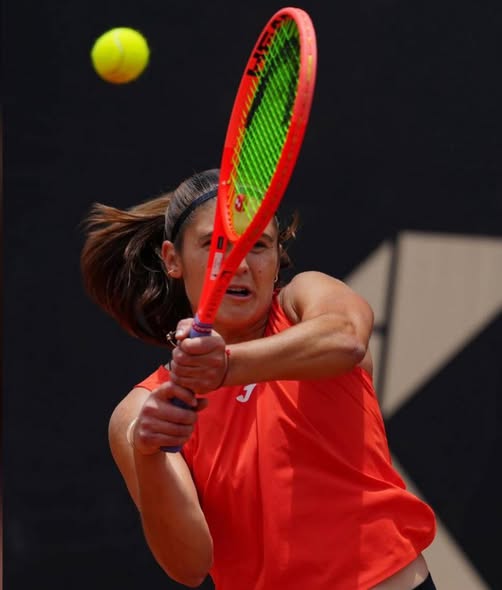 Julia Riera arrancó  firme en Bogotá y  ya está en octavos