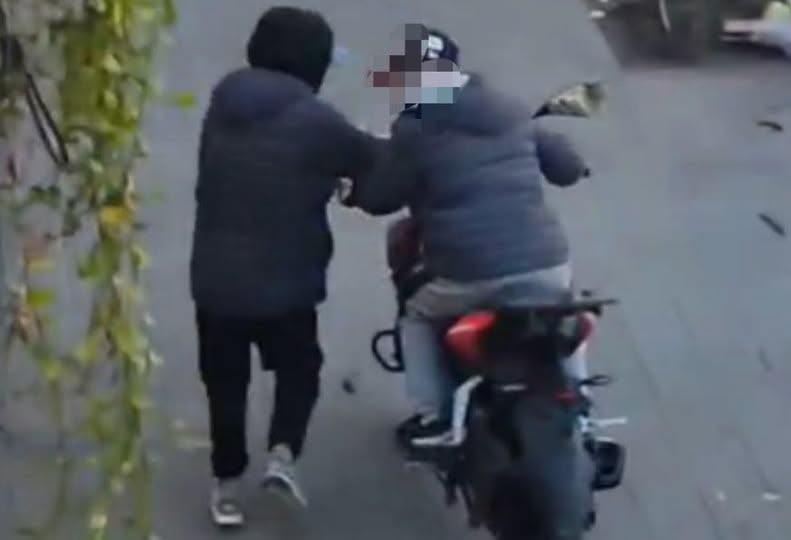 Inseguridad sin freno: descalzan un portón y se llevan una moto en minutos