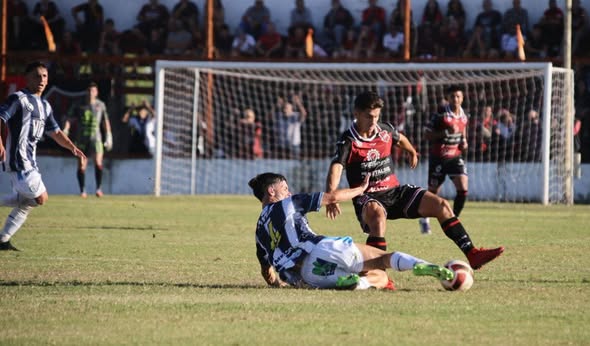 Douglas ganó, manda en su zona y sigue con puntaje ideal