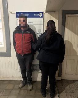 Violencia en la madrugada: destrozos, gritos y una brutal agresión