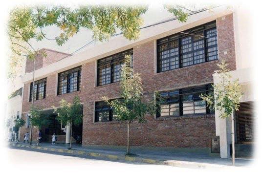 Alarma en dos escuelas: qué comparten sede: denuncian que alumnos habrían ingresado armados y crece el miedo
